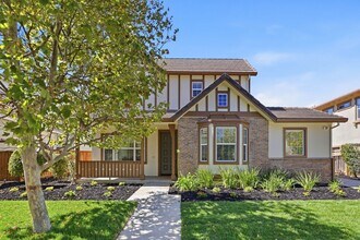 Building Photo - 24 E Heritage Dr
