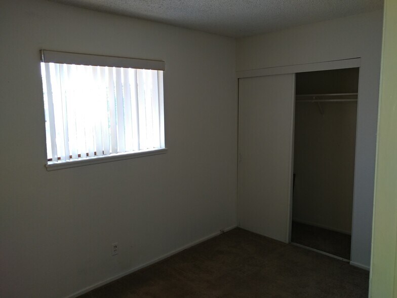 Second bedroom/office - 1379 Dorothy Ave