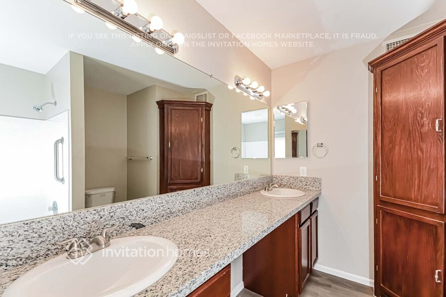 Building Photo - 5439 W North Ln