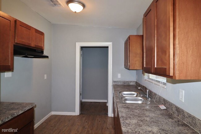 Building Photo - 4 br, 2 bath House - 744 Le Brun Dr