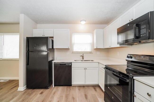 Building Photo - 5324 Parkline Dr