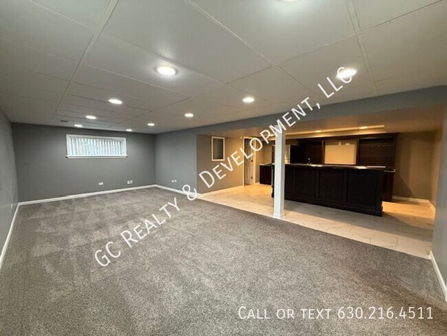 Building Photo - 609 Pinecroft Dr