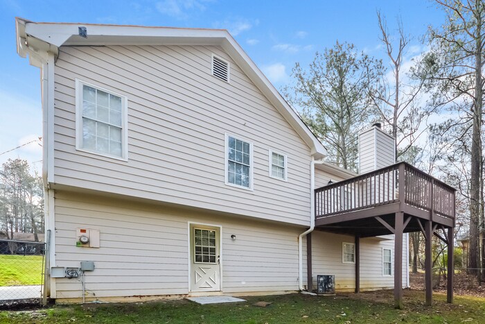 Building Photo - 150 Lakeside Dr