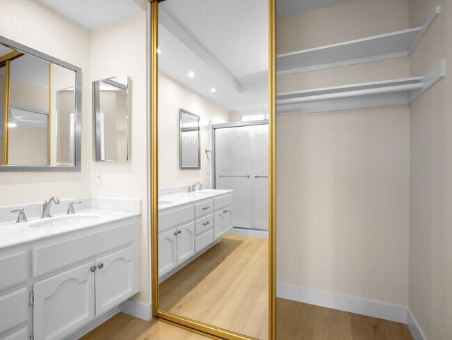 Building Photo - Harbor Pointe - Carlsbad gated community less than one mile to the beach