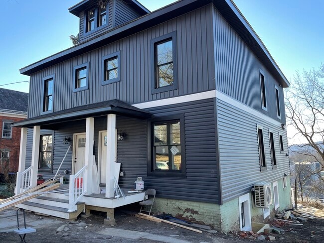 Primary Photo - 172 N Clinton St