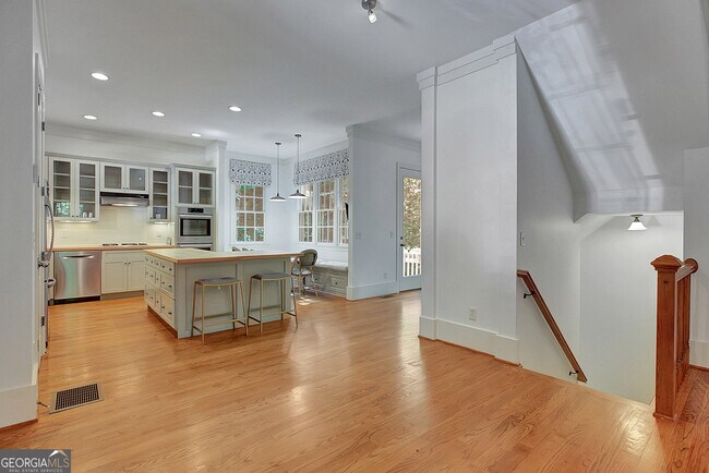 Building Photo - 9043 Selborne Ln