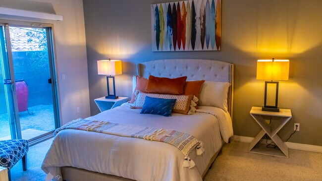 Building Photo - 53220 Avenida Navarro