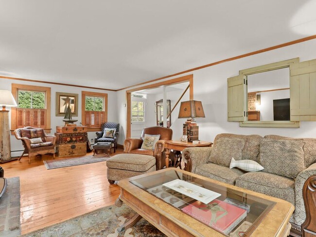 Building Photo - 47 Hollow Tree Ridge Rd
