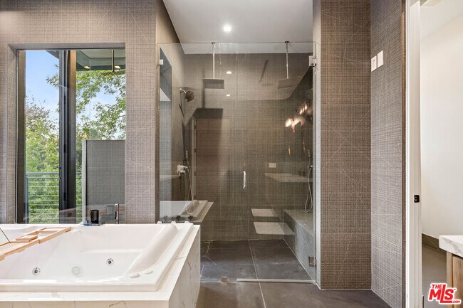 Building Photo - 3712 Broadlawn Dr