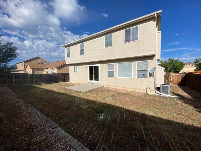 Building Photo - 3 Bedroom 2 Story in Millers Crossing