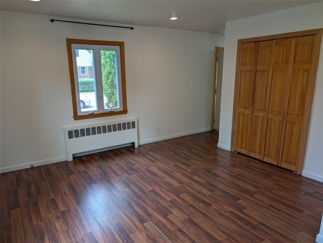 Building Photo - 6 Terrace Ct
