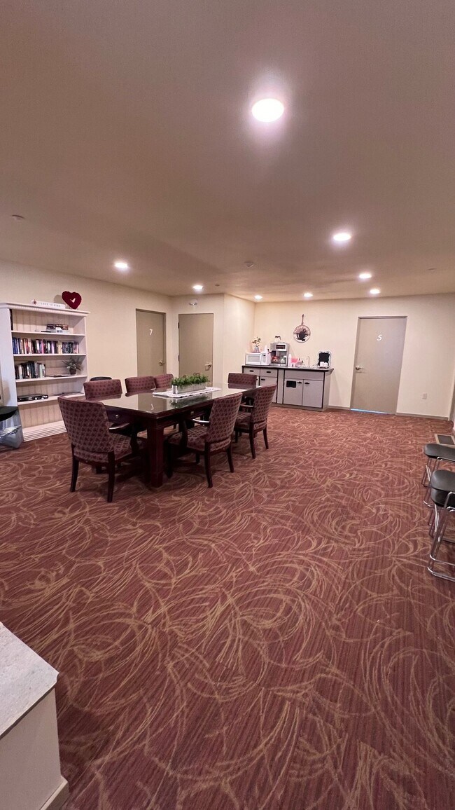 Building Photo - 1 BD 1 BA in Davenport WA