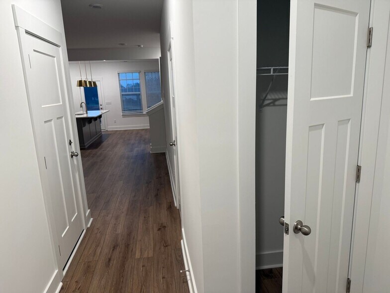 Building Photo - 514 W Norvell Ct