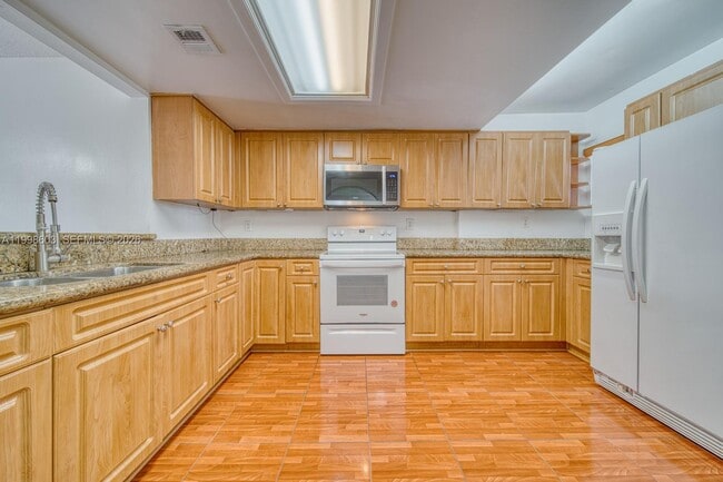 Building Photo - 840 SW 105th Ave