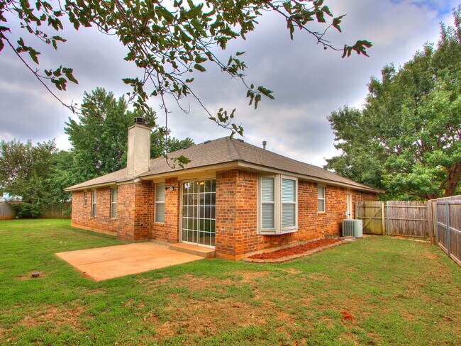Building Photo - 17320 Sun River Ct