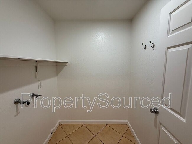 Building Photo - 1633 Porter Way