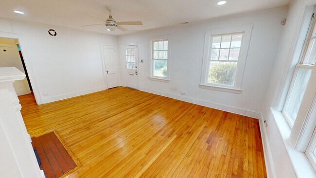 Building Photo - 608 N Jackson St