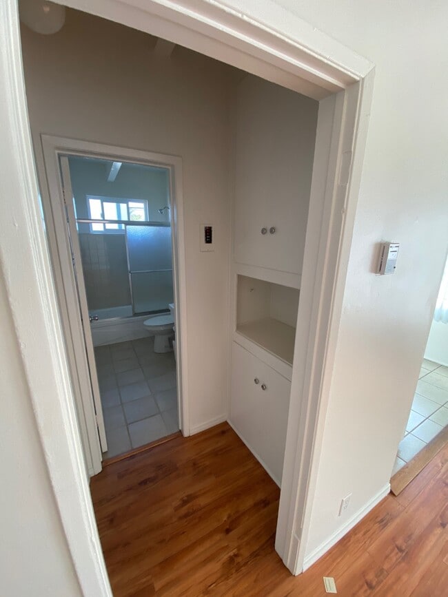 Building Photo - 11718 Victoria Ave