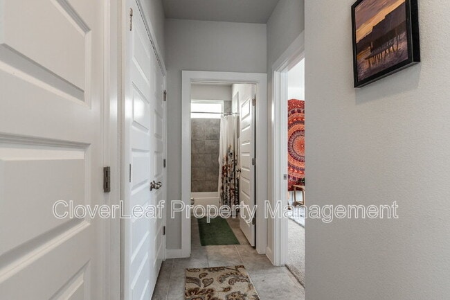 Building Photo - 412 Hortus Dr
