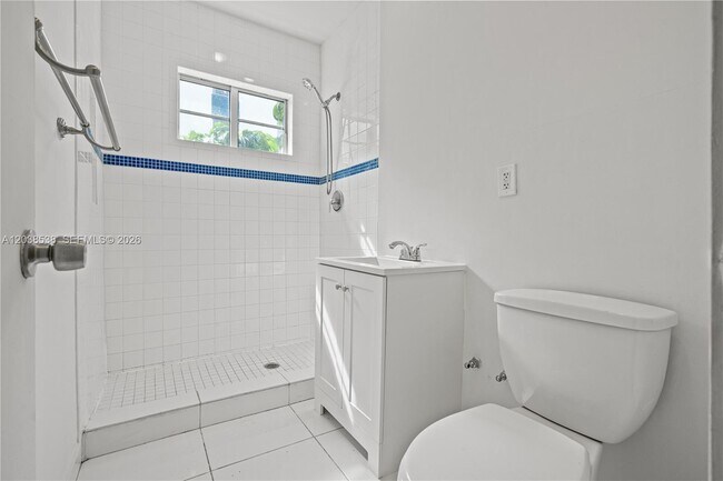 Building Photo - 7950 Tatum Waterway Dr