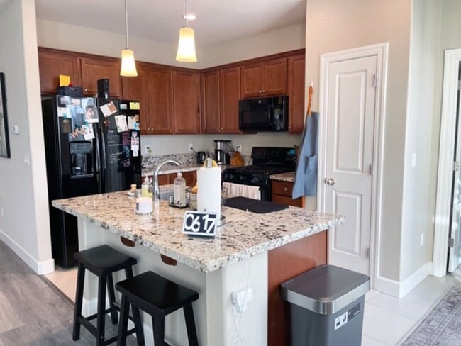 Building Photo - Modern 2 bed / 2 bath - Coming Soon! Available 3/15/2026!