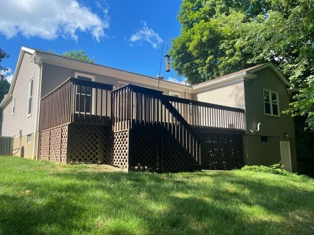 Building Photo - 142 Takacs Dr