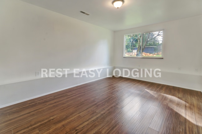 Building Photo - 2210 27th Ave SE