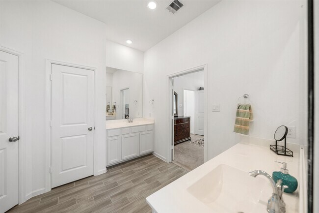 Building Photo - 11107 Willamer St