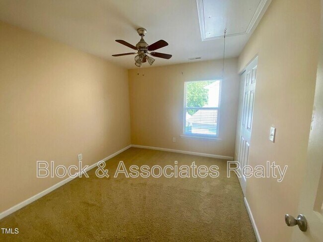 Building Photo - 804 Roni Ct
