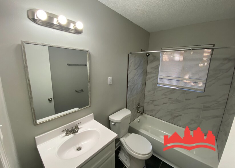 Building Photo - 4242 Escrow St