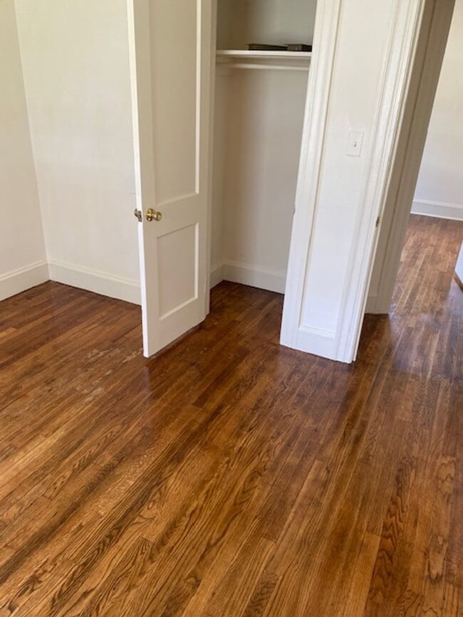Building Photo - 3 Bedroom Brick Home With Hardwood Floors