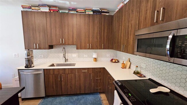 Building Photo - 2213 Poquito St