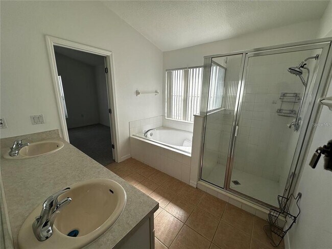 Building Photo - 4795 Cumbrian Lakes Dr