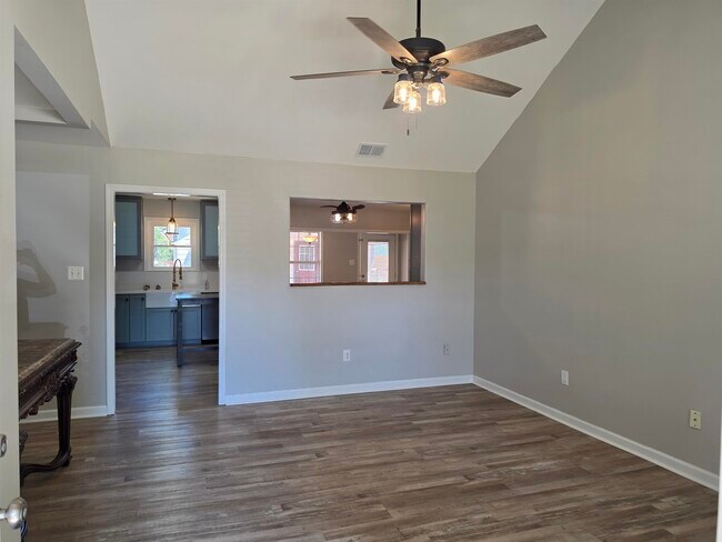 Building Photo - 162 Buford Rd W