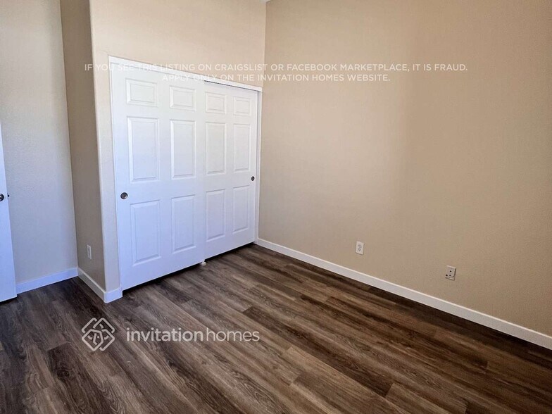 Building Photo - 2204 Maple Shade St