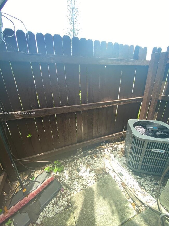 Building Photo - 7867 Tam Oshanter Blvd