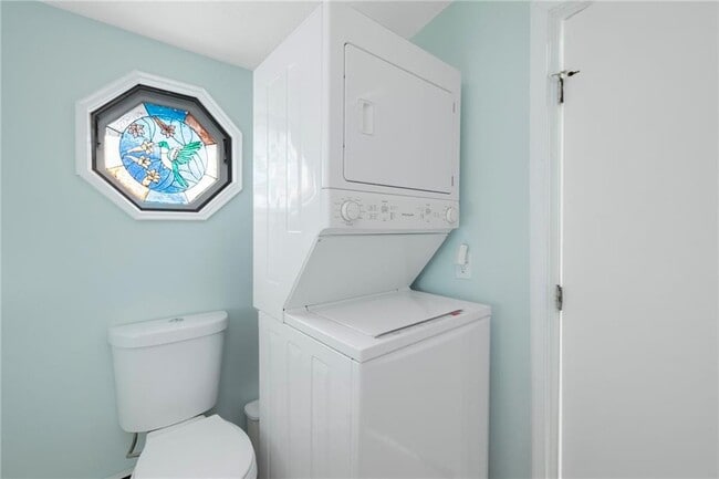 Building Photo - 206 Riverside Ave