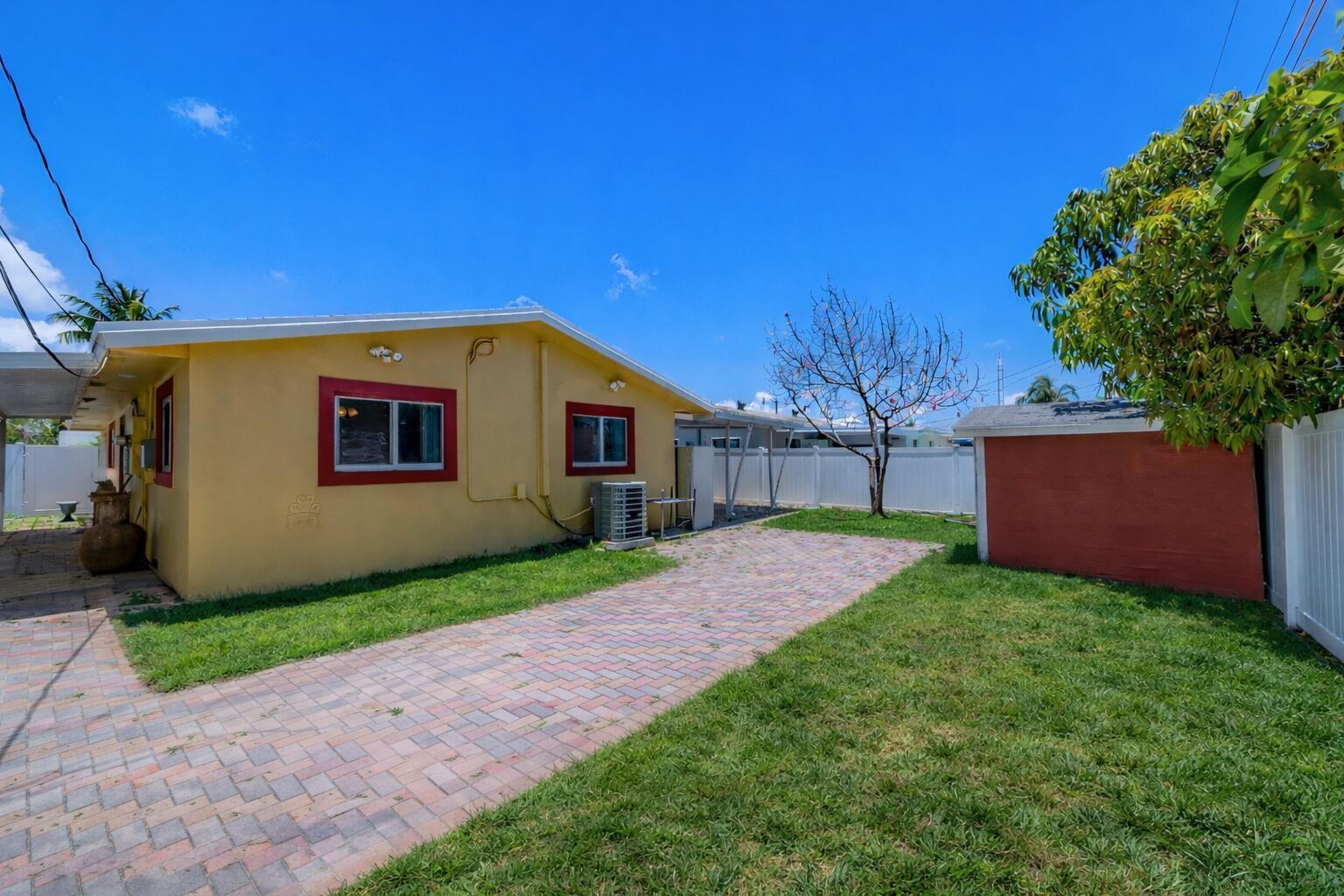 Building Photo - 3730 NE 13th Ter