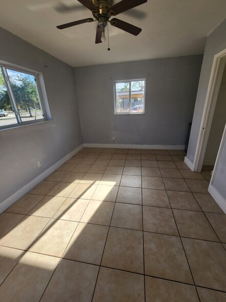 Building Photo - 3911 SW 39th St