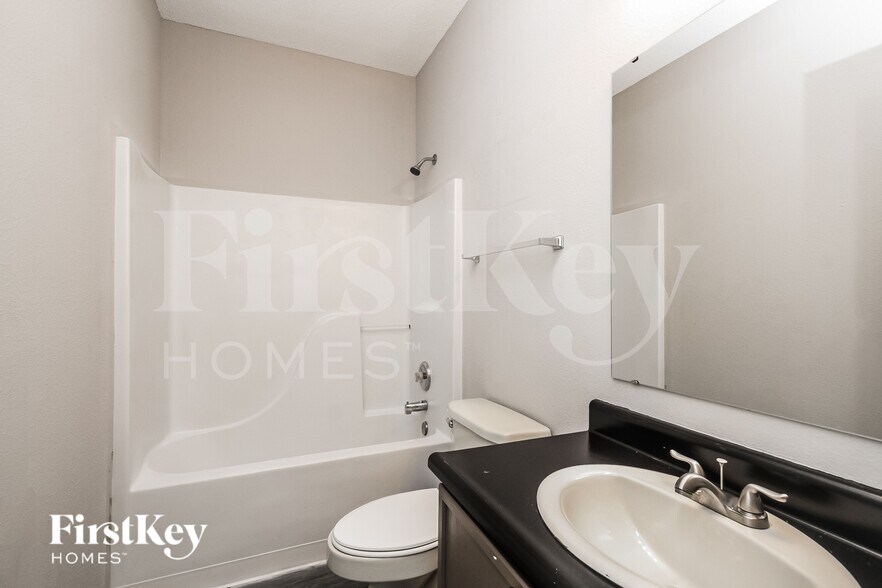 Building Photo - 5523 Dollar Run Ln