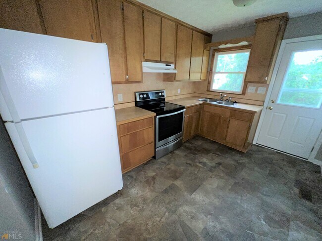 Building Photo - 4105 Rose Ln NE