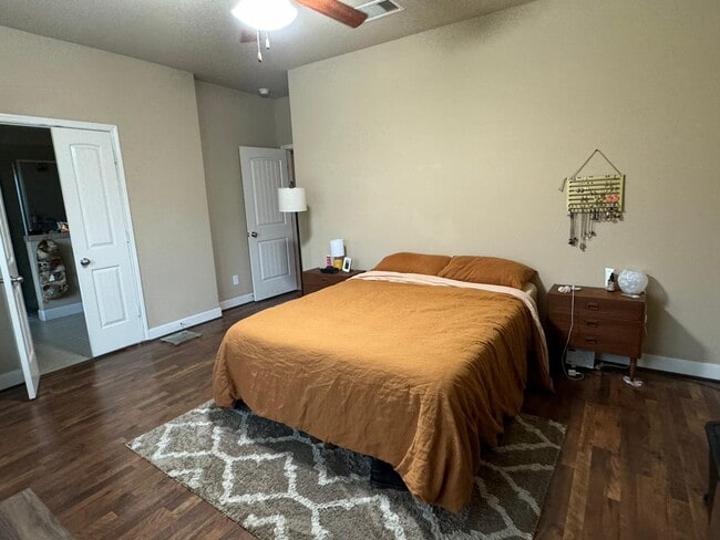 Building Photo - 5550 Casa Calvet Dr