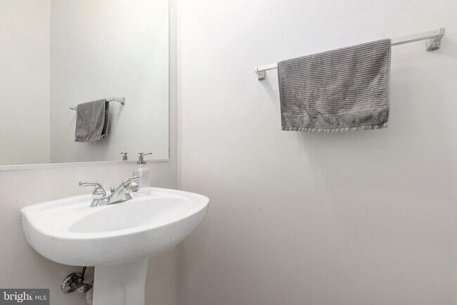 Building Photo - 709 Gaither Rd