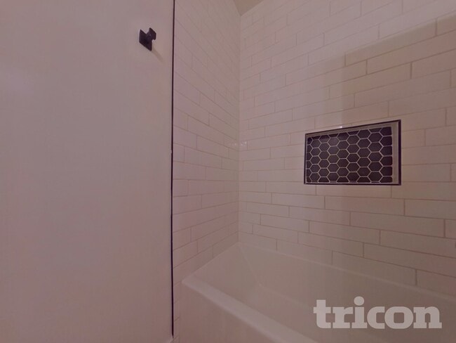 Building Photo - 109 E Mountain View Dr