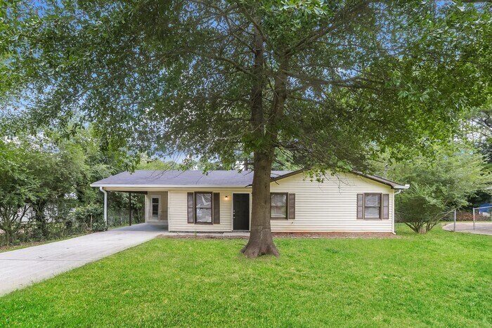 Primary Photo - 570 Lakeridge Cir SE