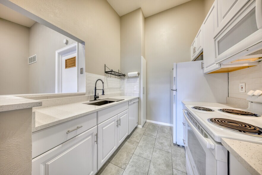 Building Photo - 5403 W 76th Ave