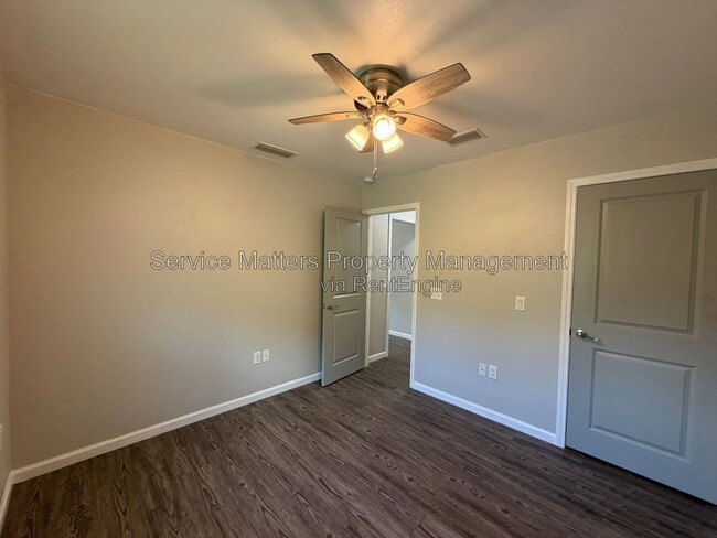 Building Photo - 5553 Riviera Dr