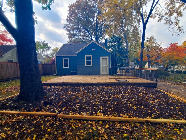 Building Photo - 8217 Belleview Ave