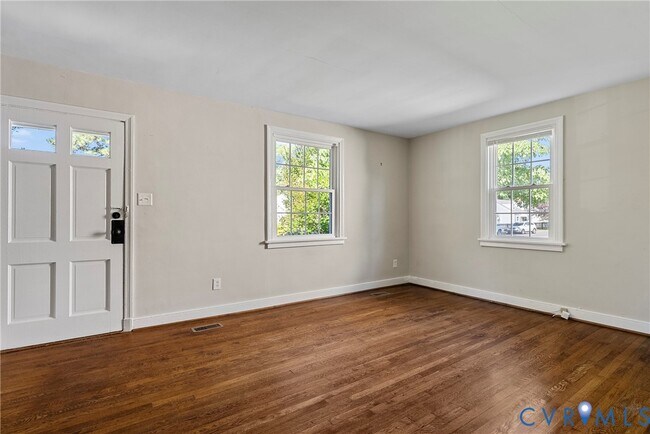 Building Photo - 6516 Kensington Ave