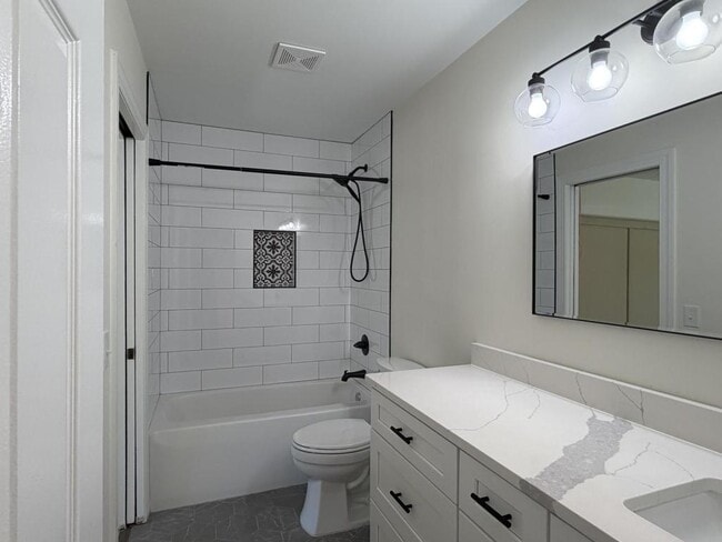 Building Photo - 305 Wimbledon Ct
